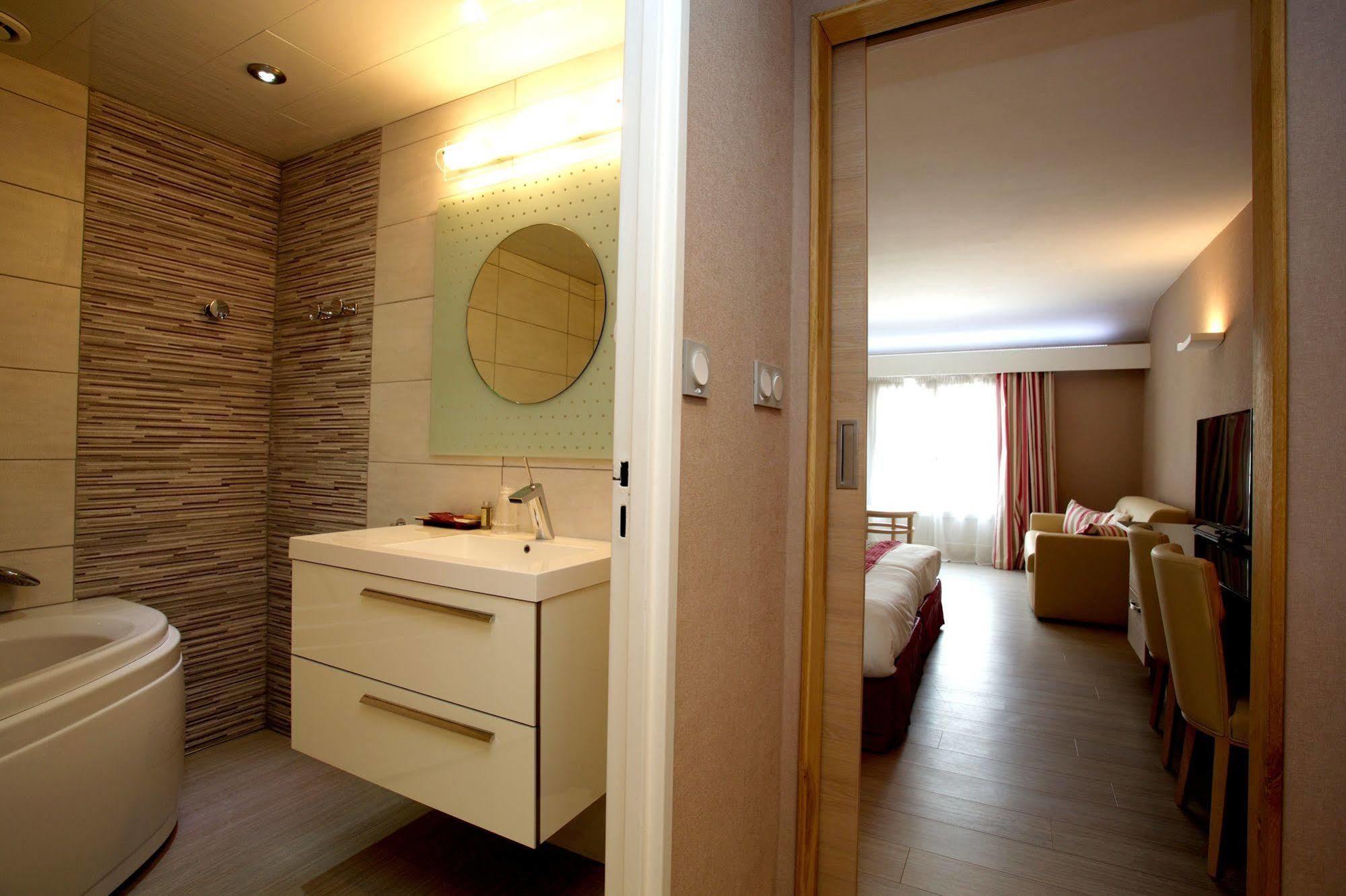 Logis Hotel Restaurant Spa Beau Site Luxeuil-les-Bains Exterior photo